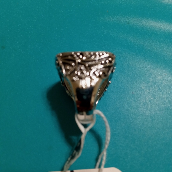 Ring - Picture 5 of 8